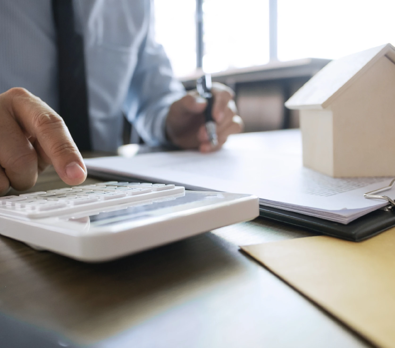 Impuestos al comprar una propiedad en España para inversores y compradores extranjeros y no residentes